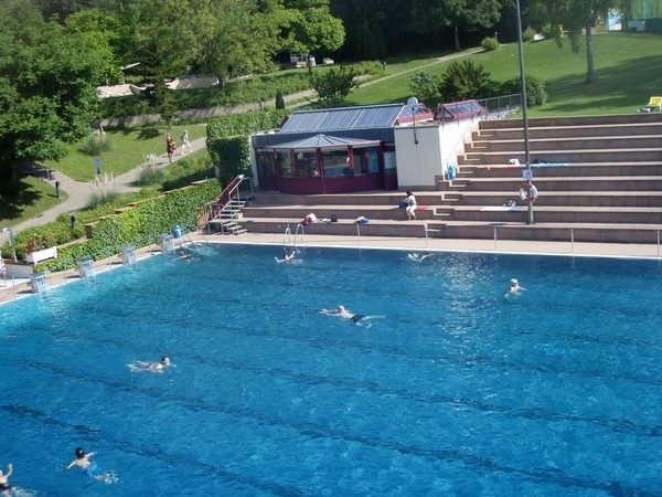 Terrassenbad Lahr Bildnachweis: Mit freundlicher Genehmigung der Bäder-Lahr Terrassenbad Lahr Bildnachweis: Mit freundlicher Genehmigung der Bäder-Lahr