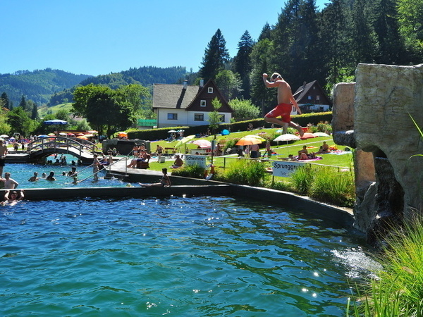 Sprungturm Naturerlebnisbad Ottenhöfen Bildnachweis: Peter Jülg Sprungturm Naturerlebnisbad Ottenhöfen Bildnachweis: Peter Jülg