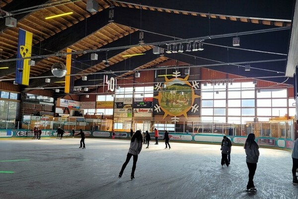 Eissporthalle Herrischried Bildnachweis: Mit freundlicher Genehmigung der Gemeinde Herrischried Eissporthalle Herrischried Bildnachweis: Mit freundlicher Genehmigung der Gemeinde Herrischried