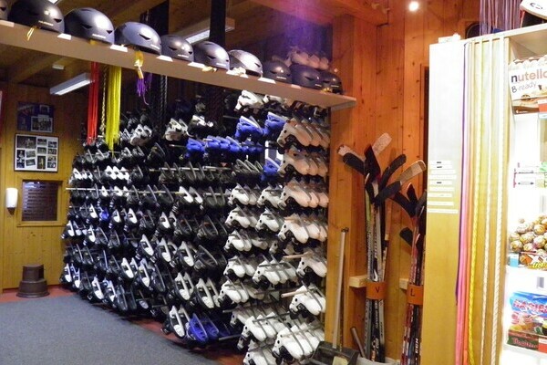 Eissporthalle Herrischried Bildnachweis: Mit freundlicher Genehmigung der Gemeinde Herrischried Eissporthalle Herrischried Bildnachweis: Mit freundlicher Genehmigung der Gemeinde Herrischried