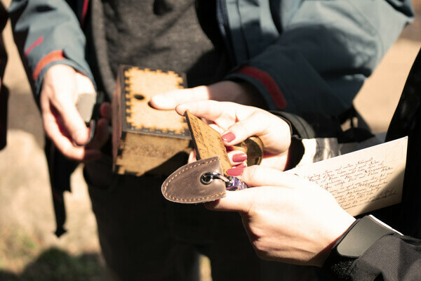 1930 - Luise & Friedrich Bildnachweis: Mit freundlicher Genehmigung von Berggeheimnis 1930 - Luise & Friedrich Bildnachweis: Mit freundlicher Genehmigung von Berggeheimnis