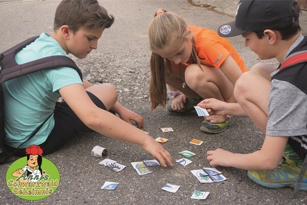 Rätsel lösen bei Annis Schwarzwald Geheimnis in Sasbachwalden Bildnachweis: ©Tourist-Info Sasbachwalden Rätsel lösen bei Annis Schwarzwald Geheimnis in Sasbachwalden Bildnachweis: ©Tourist-Info Sasbachwalden