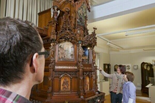 Kunstuhr von 1900 Bildnachweis: Stadtmuseum Schramberg Kunstuhr von 1900 Bildnachweis: Stadtmuseum Schramberg