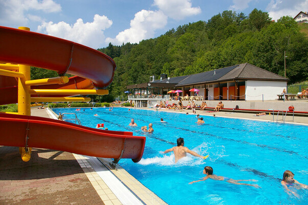 Freibad Alpirsbach Copyright: (© Stadt-Information Alpirsbach) Freibad Alpirsbach Copyright: (© Stadt-Information Alpirsbach)