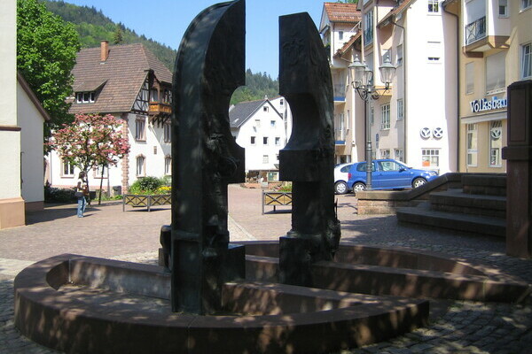 Geschichtsbrunnen Hornberg Bildnachweis: Mit freundlicher Genehmigung der Stadt Hornberg Geschichtsbrunnen Hornberg Bildnachweis: Mit freundlicher Genehmigung der Stadt Hornberg